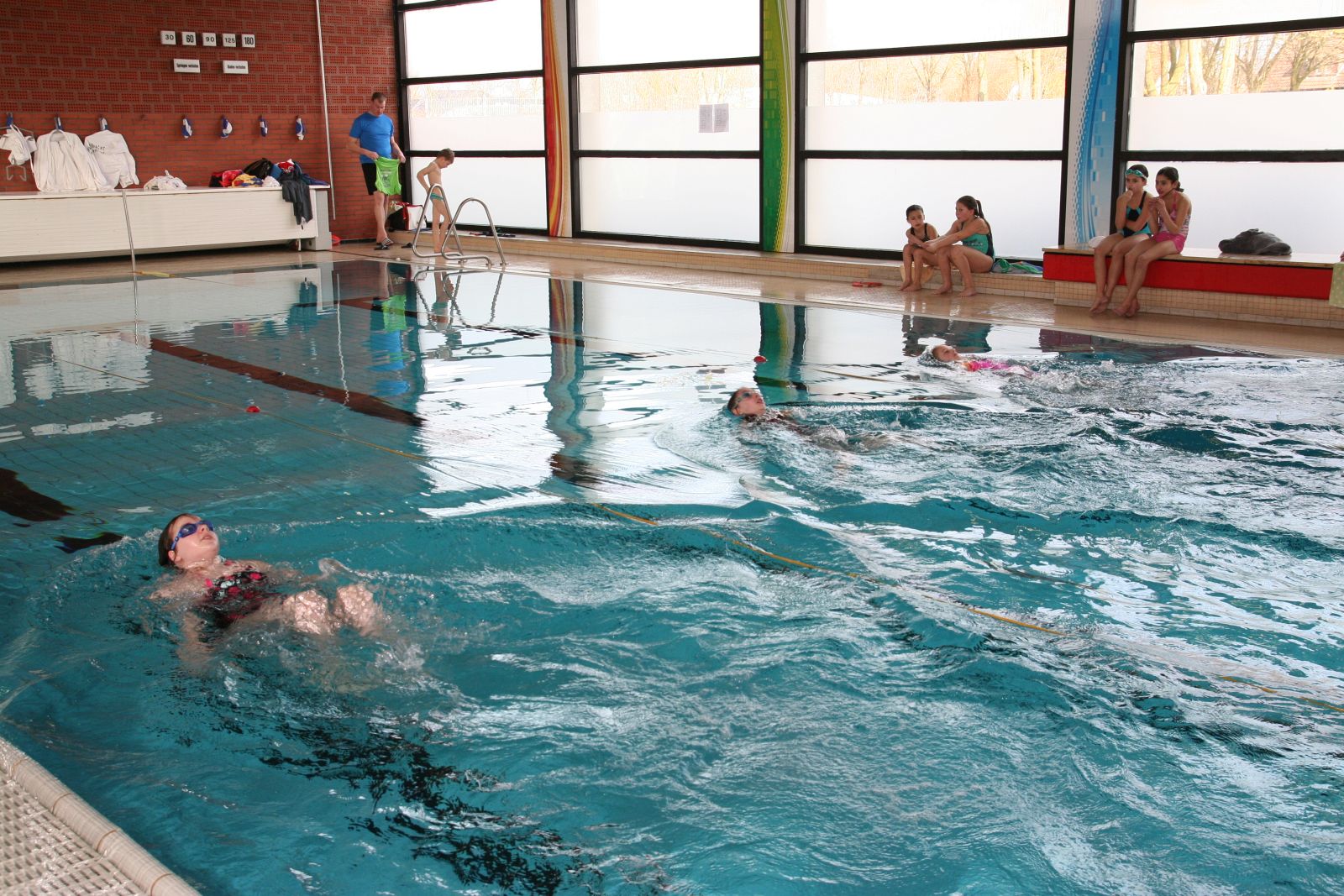 DRK-Wasserwacht Freckenhorst schwimmt um die Wette