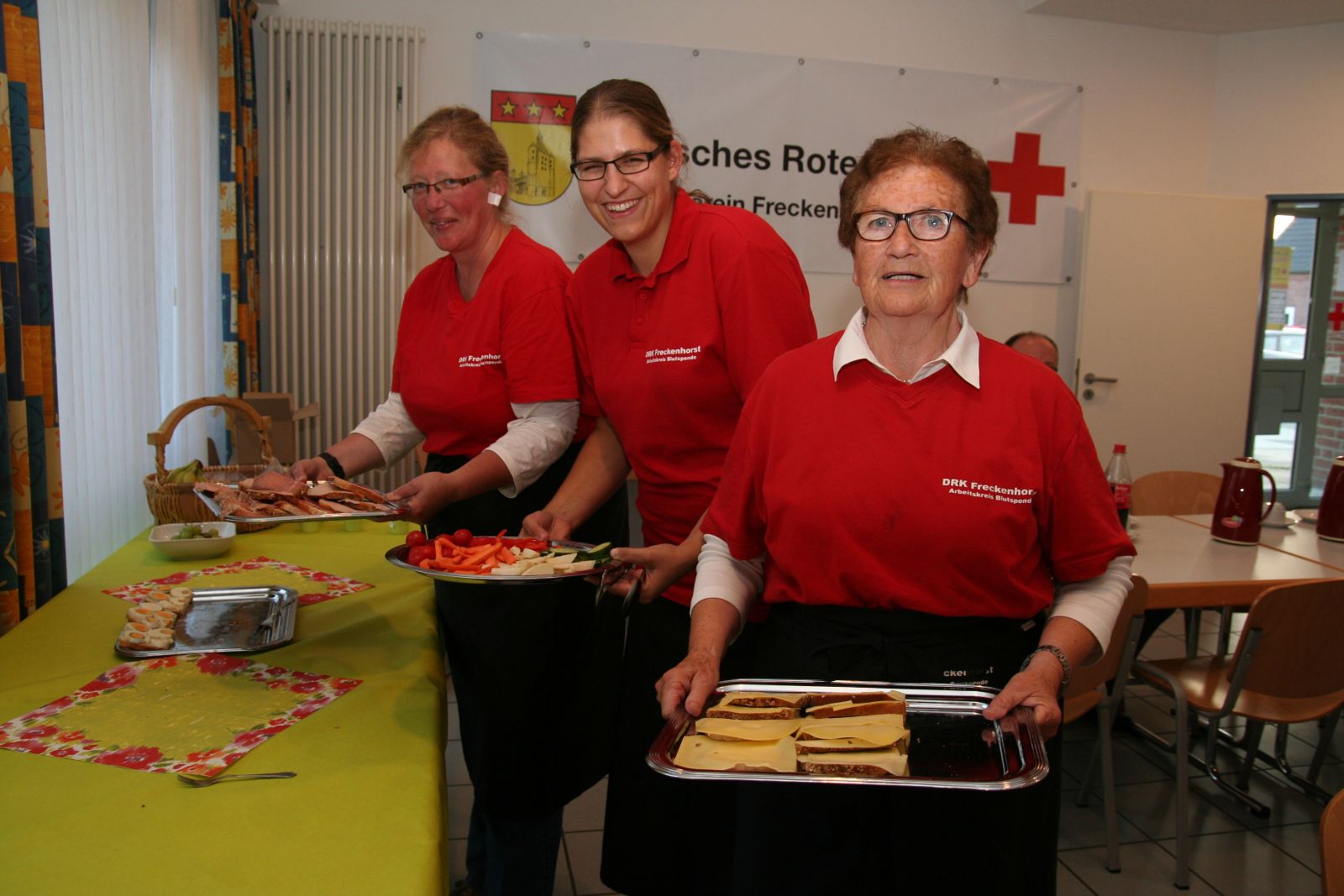 Helferinnen und Helfer bei einem Blutspendetermin